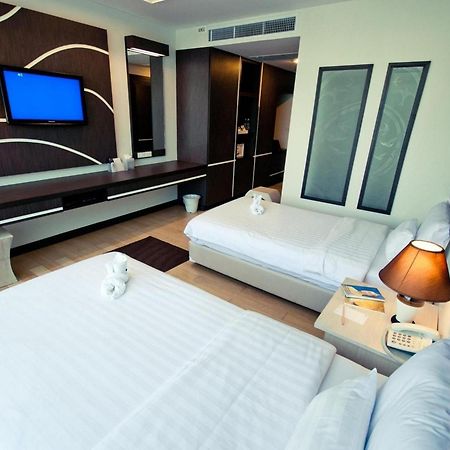 A-Te Chumphon Hotel - Sha Plus Exterior photo